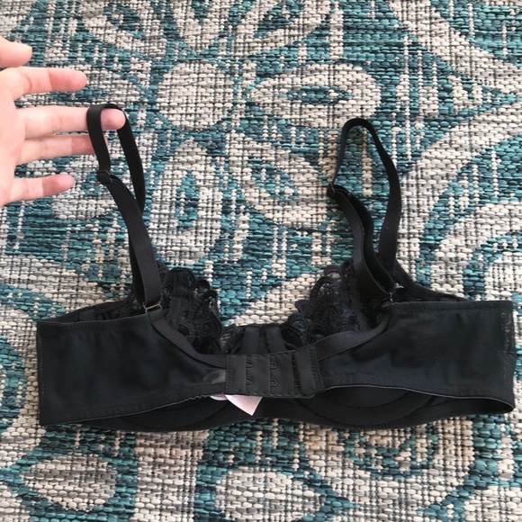 SOLD Victoria’s Secret Underwire Black Lace Bra - Picture 2 of 4